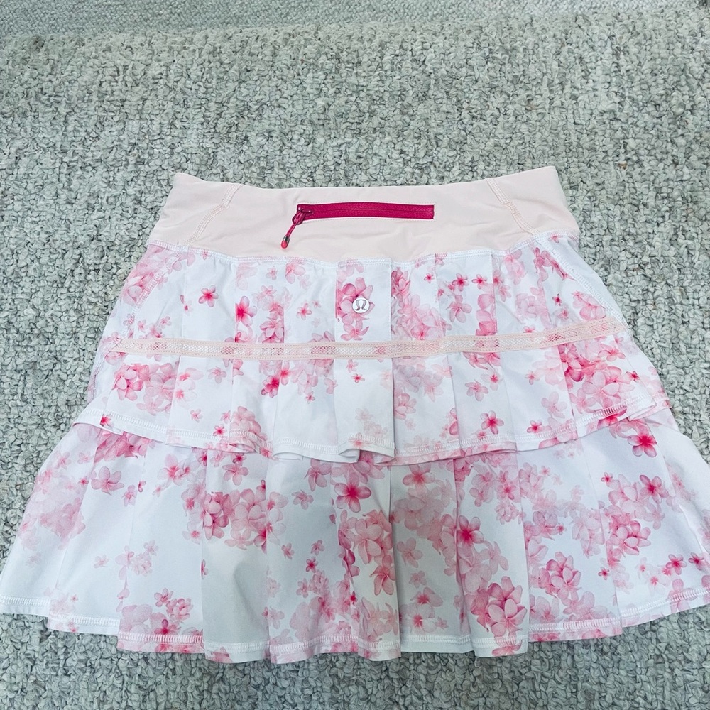 Rare lululemon skort new without tags